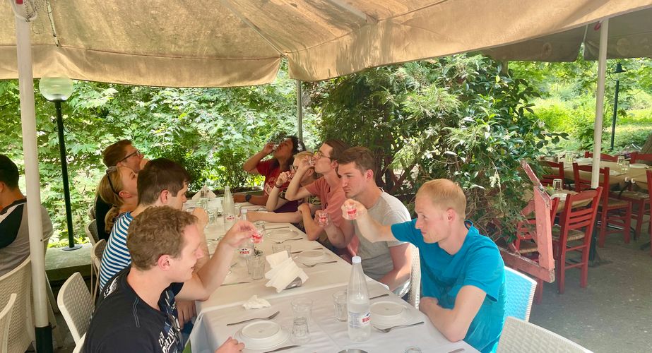 Ouzo op een Grieks terras